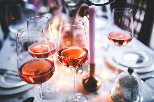 Achat de vin rosé en ligne : explorez les trésors de provence